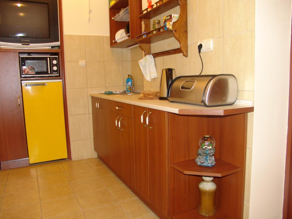 Niko Hostel Lviv Buitenkant foto